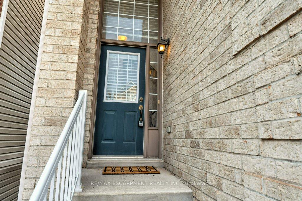 4 Bedrooms Condo at 5090 Fairview, Burlington For sale