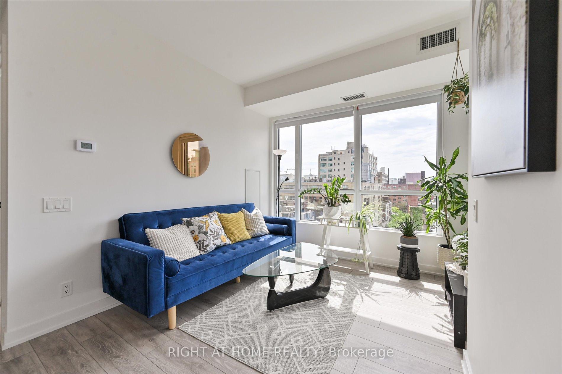3 Bedrooms Condo at 108 Peter, Toronto For sale