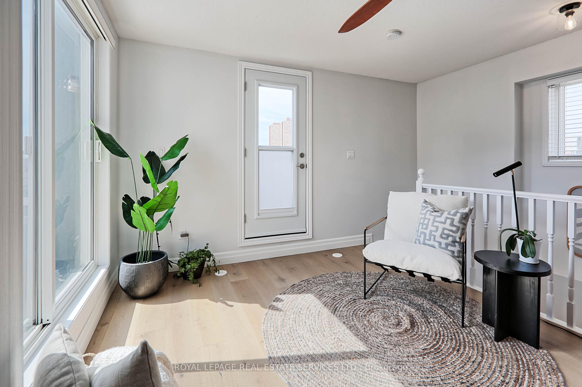 4 Bedrooms Condo at 40 Merchant, Toronto For sale