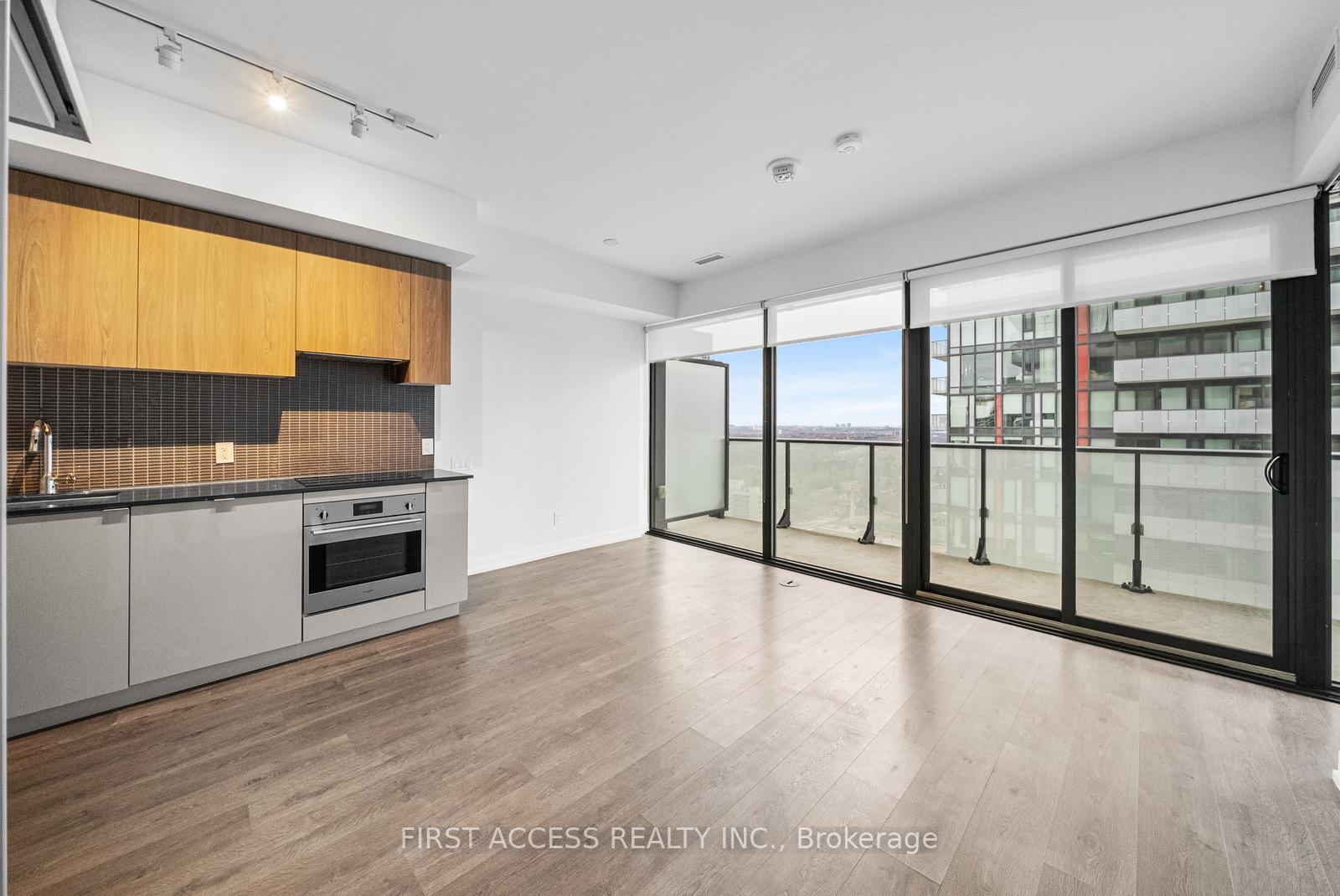 2 Bedrooms Condo at 161 Roehampton,  Toronto For sale
