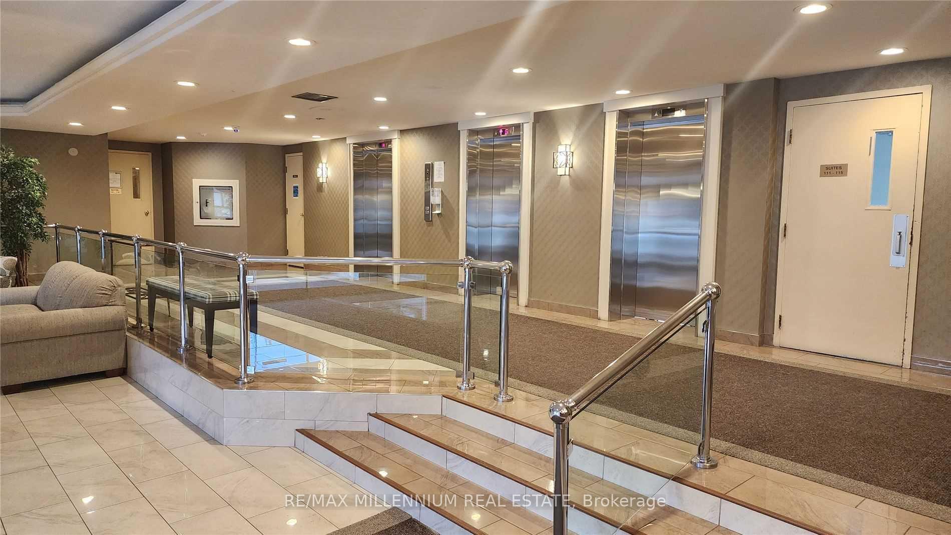 2 Bedrooms Condo at 61 Markbrook, Toronto For sale