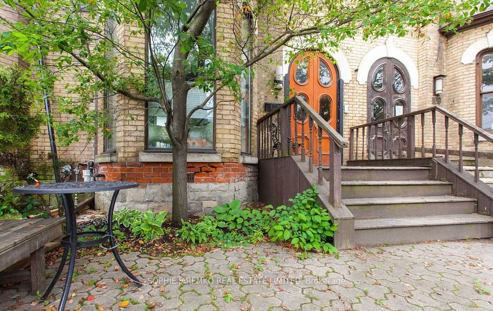 171 Carlton