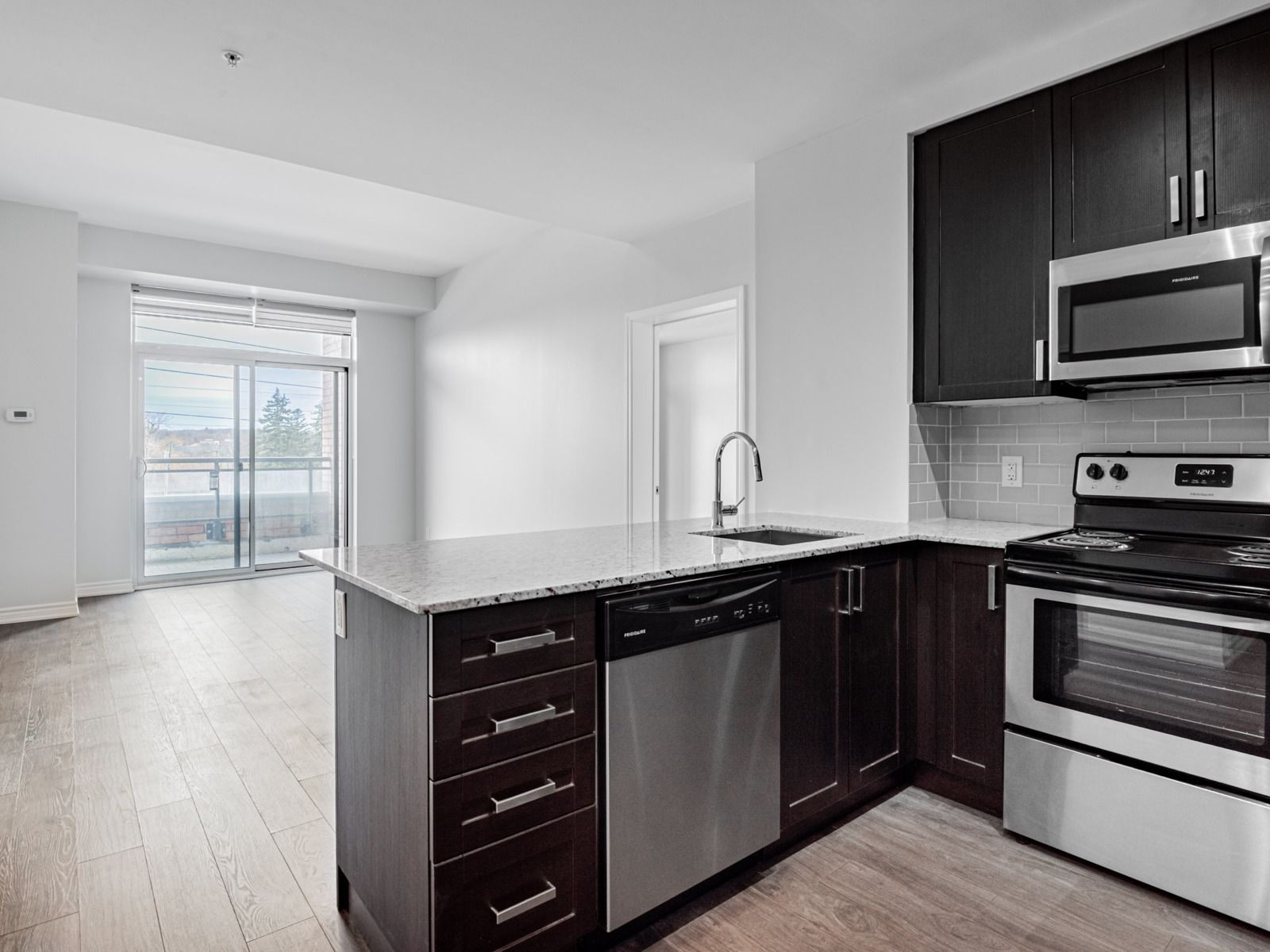 11611 Yonge Street 517