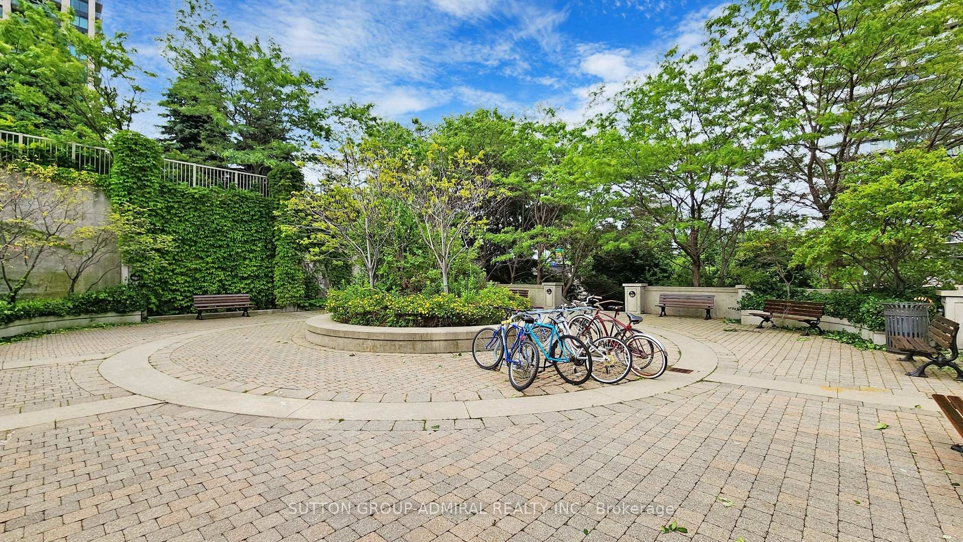 1 Bedroom Condo at 15 Windermere, Toronto For sale