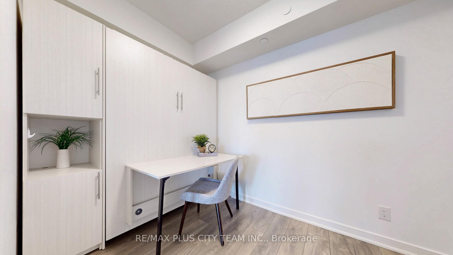 2 Bedrooms Condo at 100 Harbour, Toronto For sale
