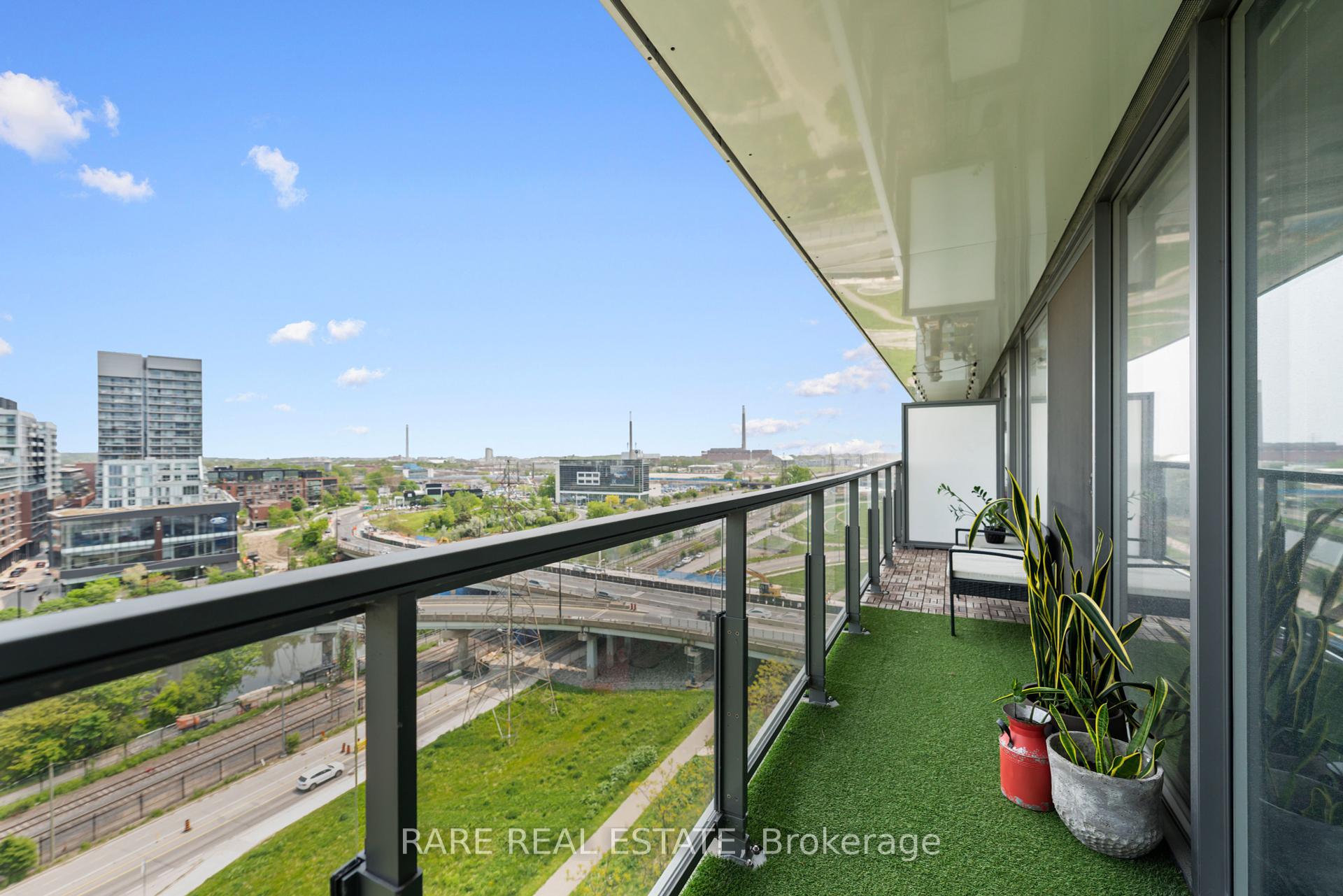 2 Bedrooms Condo at 32 Trolley, Toronto For sale