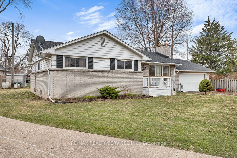 1547 Cherrylawn Crescent, Windsor, ON N9E 1P3