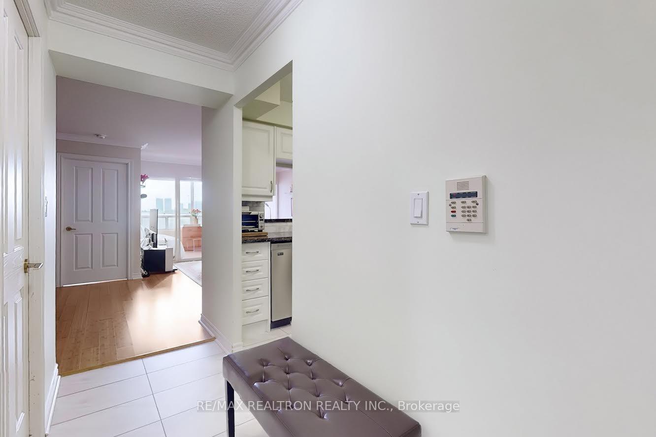 3 Bedrooms Condo at 68 Corporate, Toronto For sale