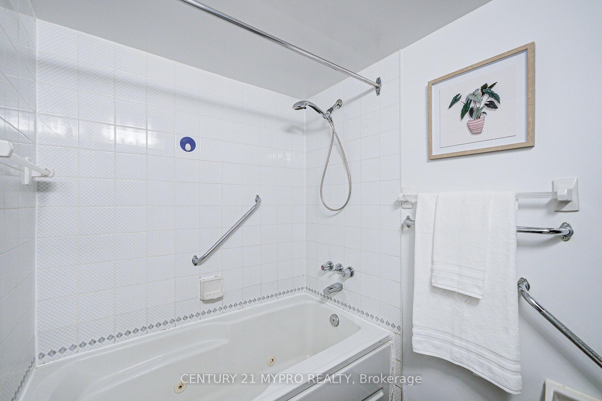 2 Bedrooms Condo at 1001 Bay, Toronto For sale