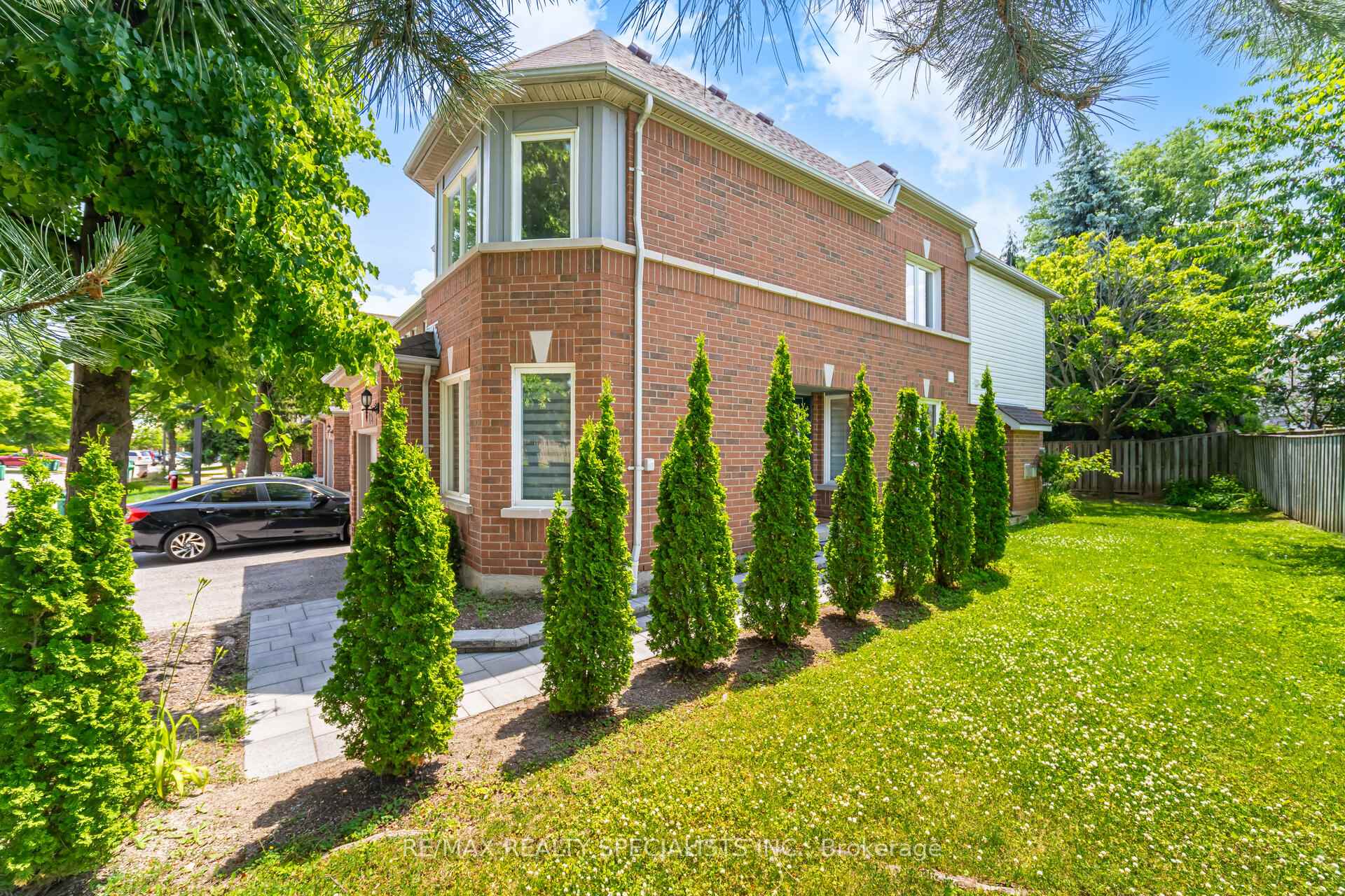 4 Bedrooms Condo at 5230 Glen Erin, Mississauga For sale