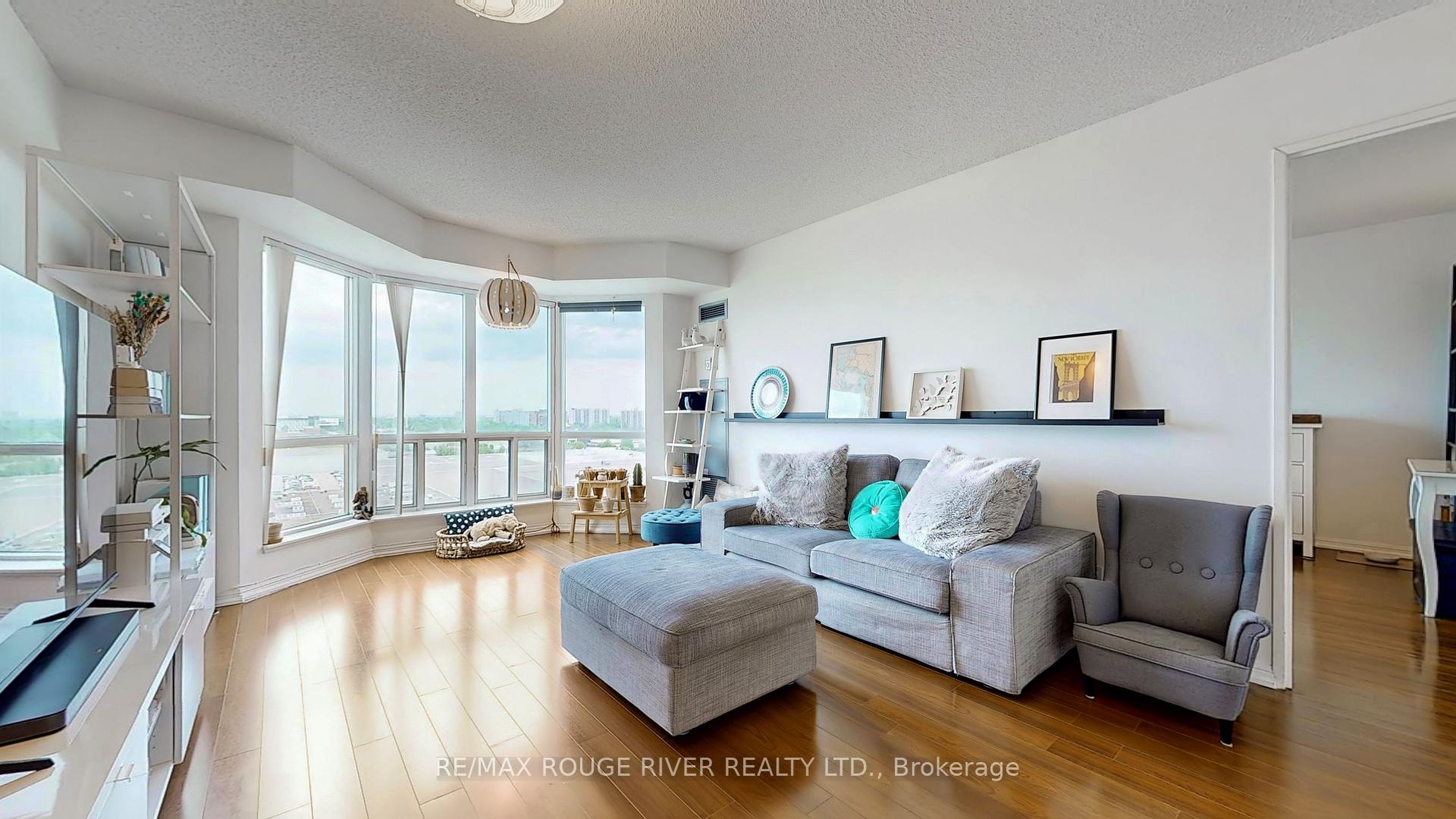 2 Bedrooms Condo at 11 Lee Centre, Toronto For sale