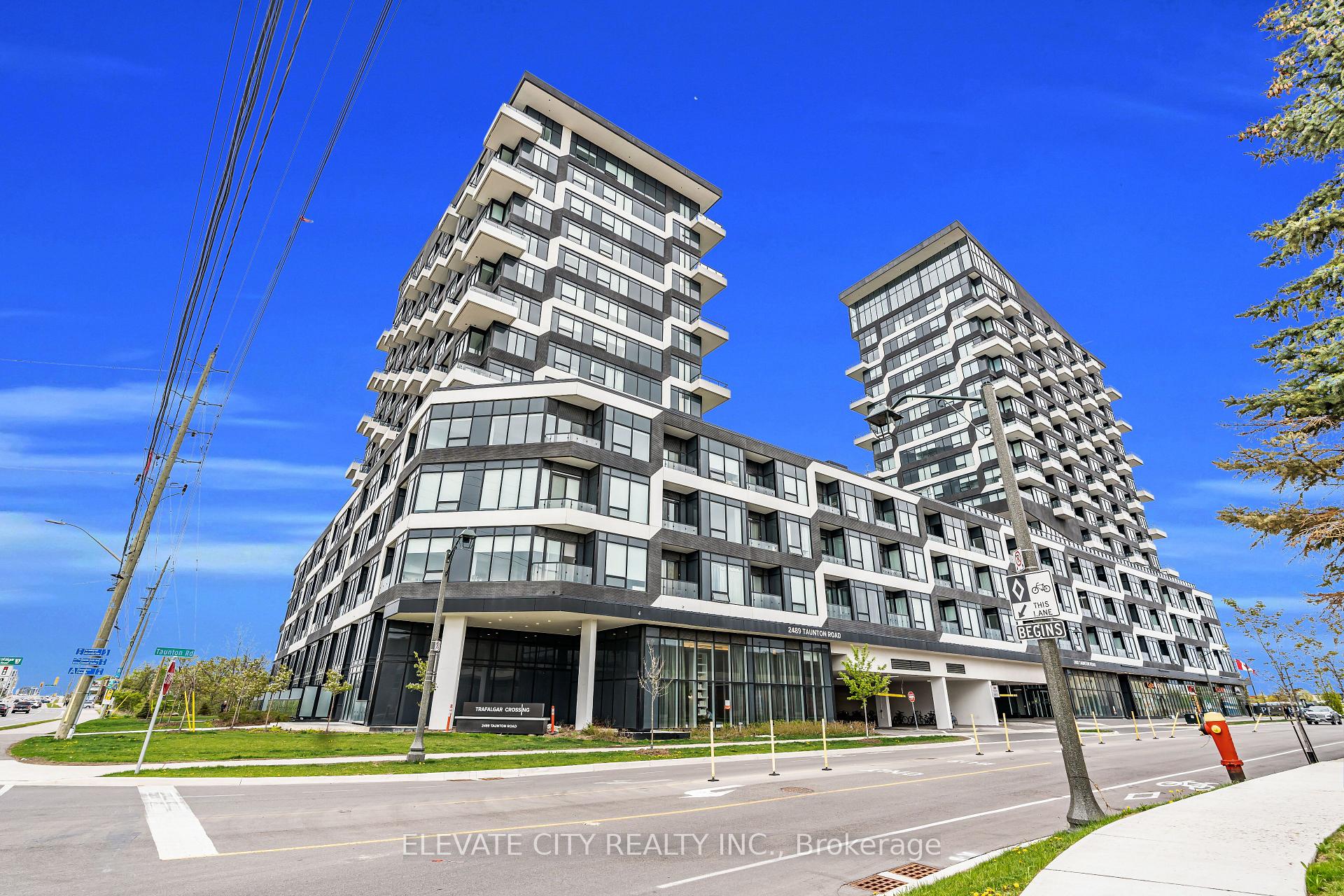 2 Bedrooms Condo at 2489 Taunton, Oakville For sale