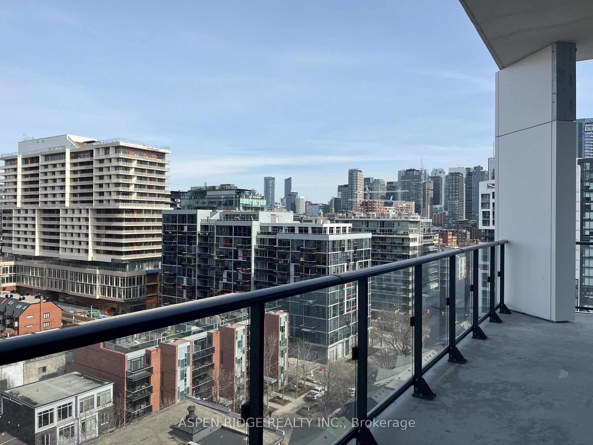 3 Bedrooms Condo at 9 TECUMSETH,  Toronto For sale