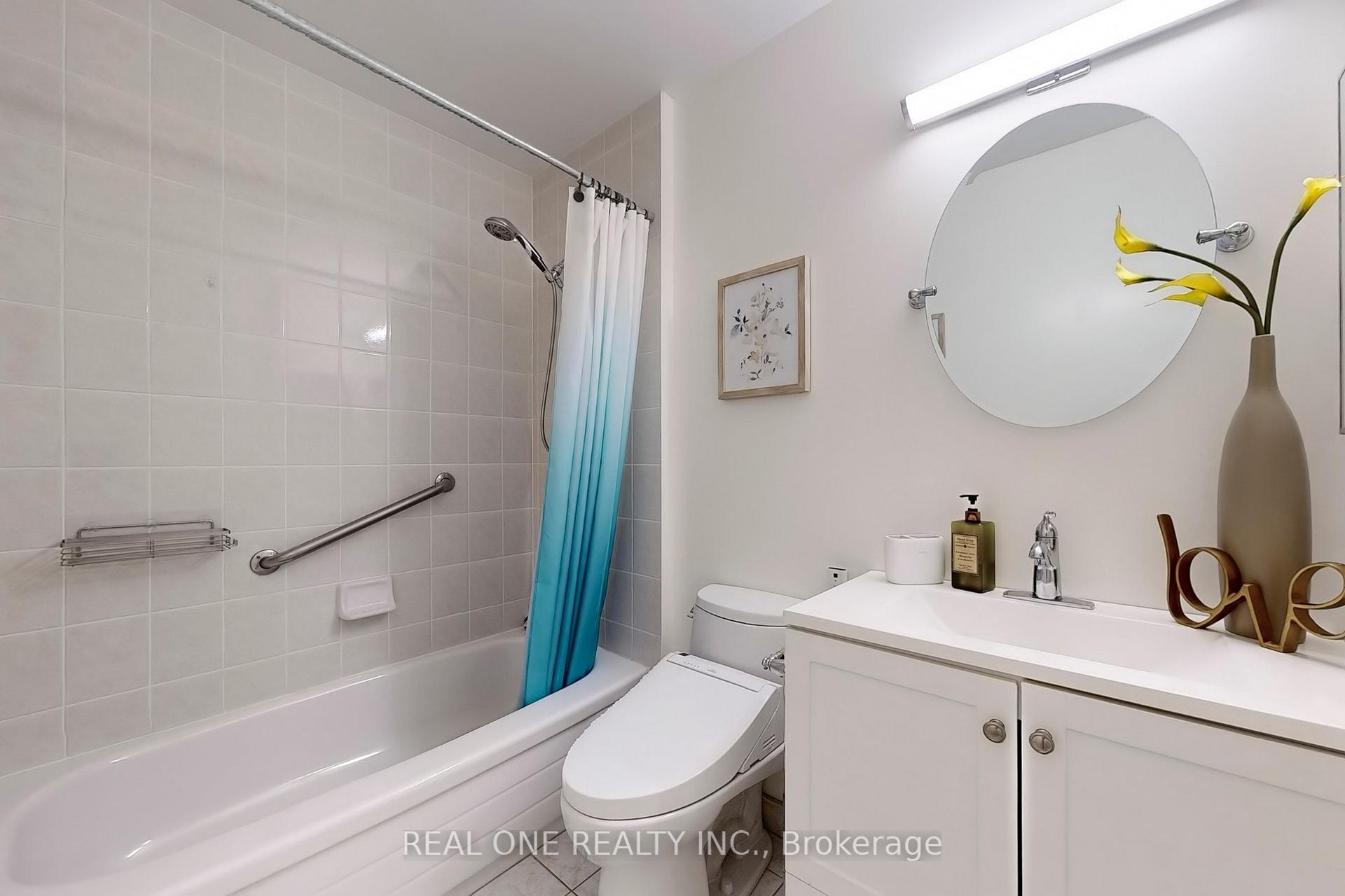 2 Bedrooms Condo at 8 Covington, Toronto For sale