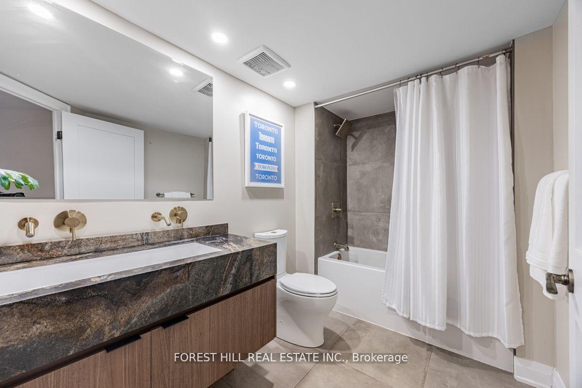 3 Bedrooms Condo at 900 Yonge, Toronto For sale