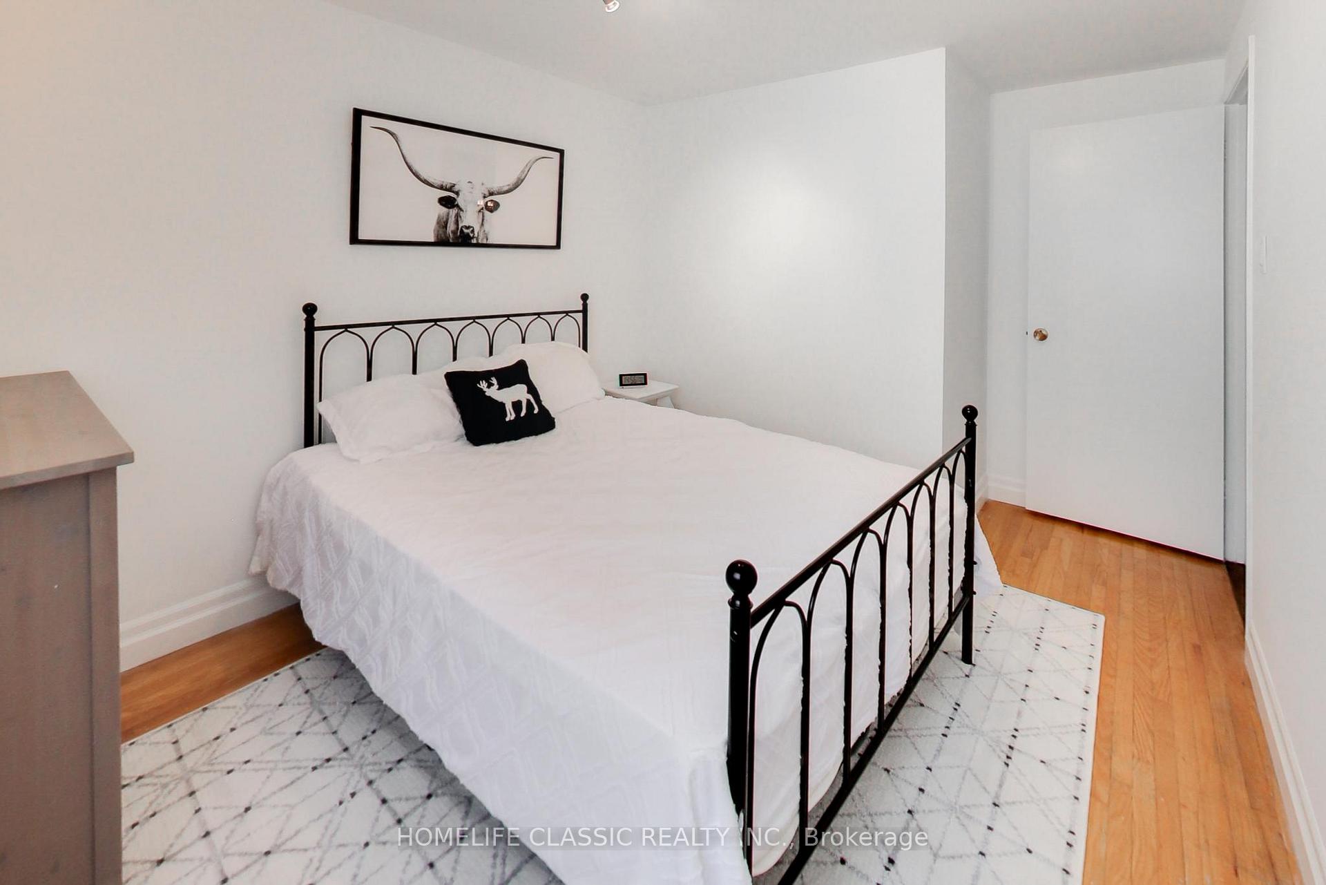 4 Bedrooms Condo at 108 Wild Briarway, Toronto For sale