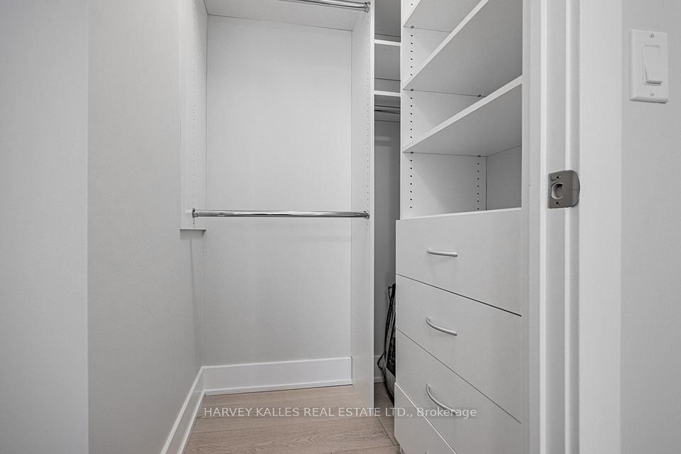 200 Bloor Street W 1001