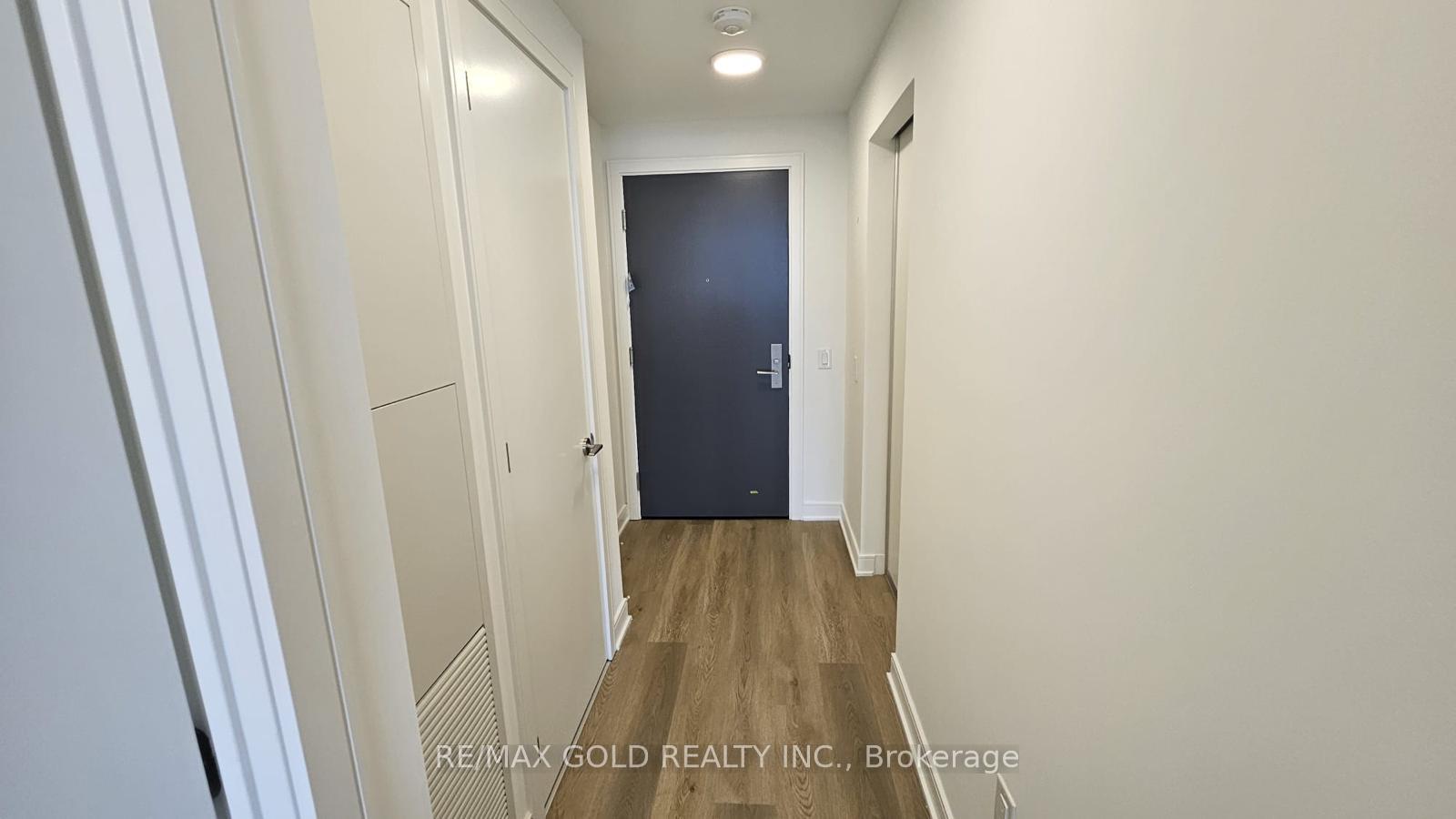2 Bedrooms Condo at 86 Dundas, Mississauga For sale