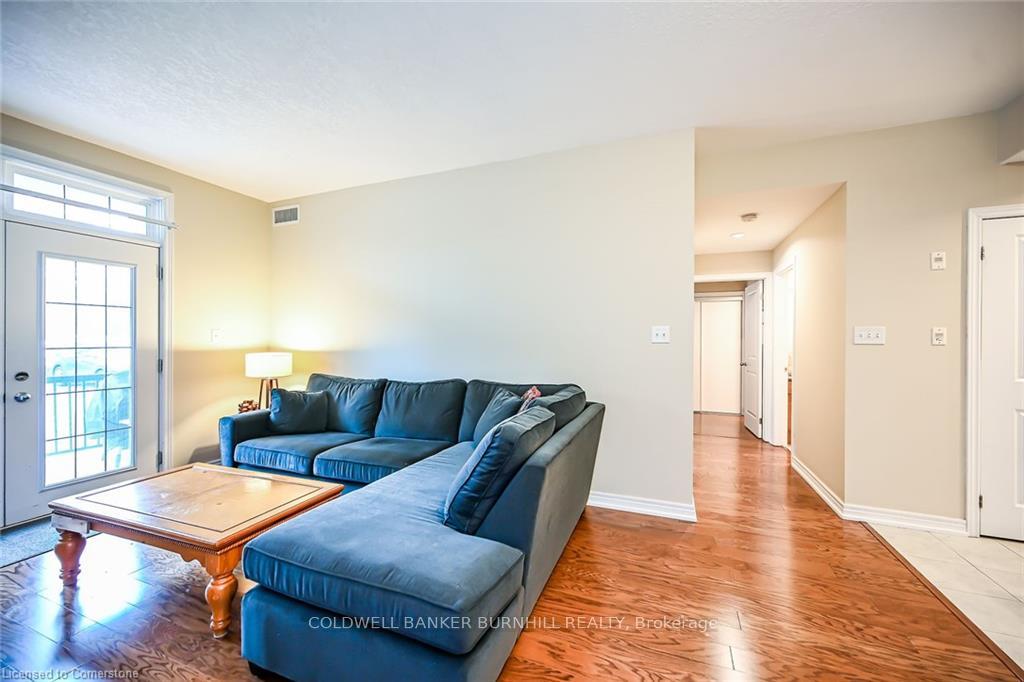 2 Bedrooms Condo at 396 Plains,  Burlington For sale