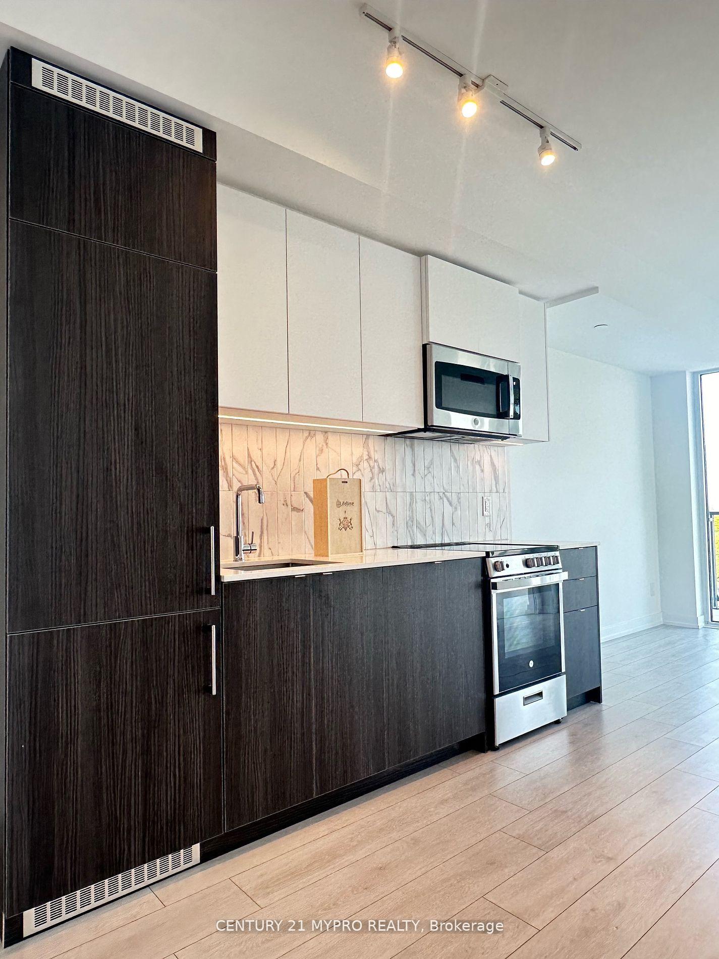 2 Bedrooms Condo at 500 Dupont,  Toronto For sale