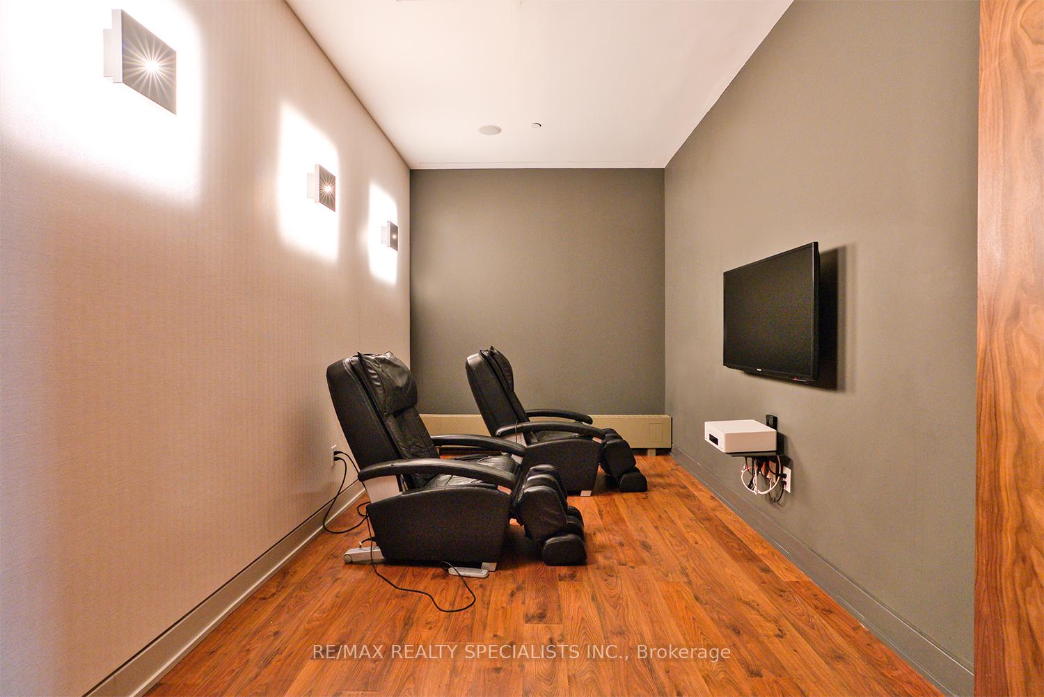 2 Bedrooms Condo at 75 Queens Wharf, Toronto For sale