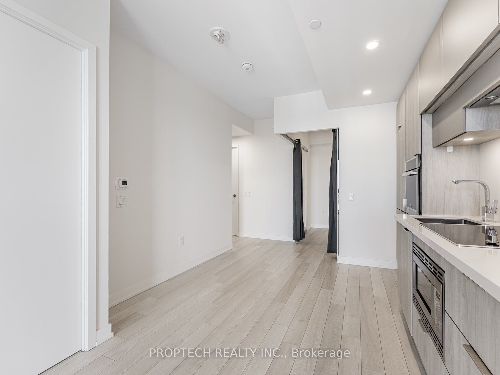 39 Roehampton Avenue, #4201