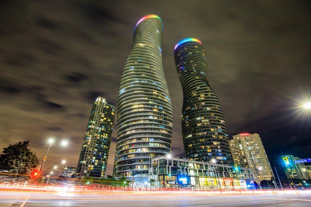 3 Bedrooms Condo at 60 Absolute, Mississauga For sale