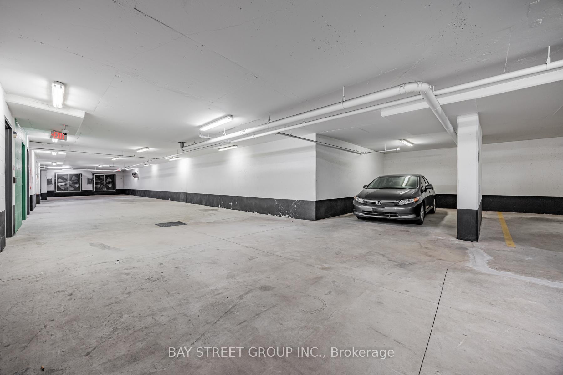 2 Bedrooms Condo at 55 Speers, Oakville For sale
