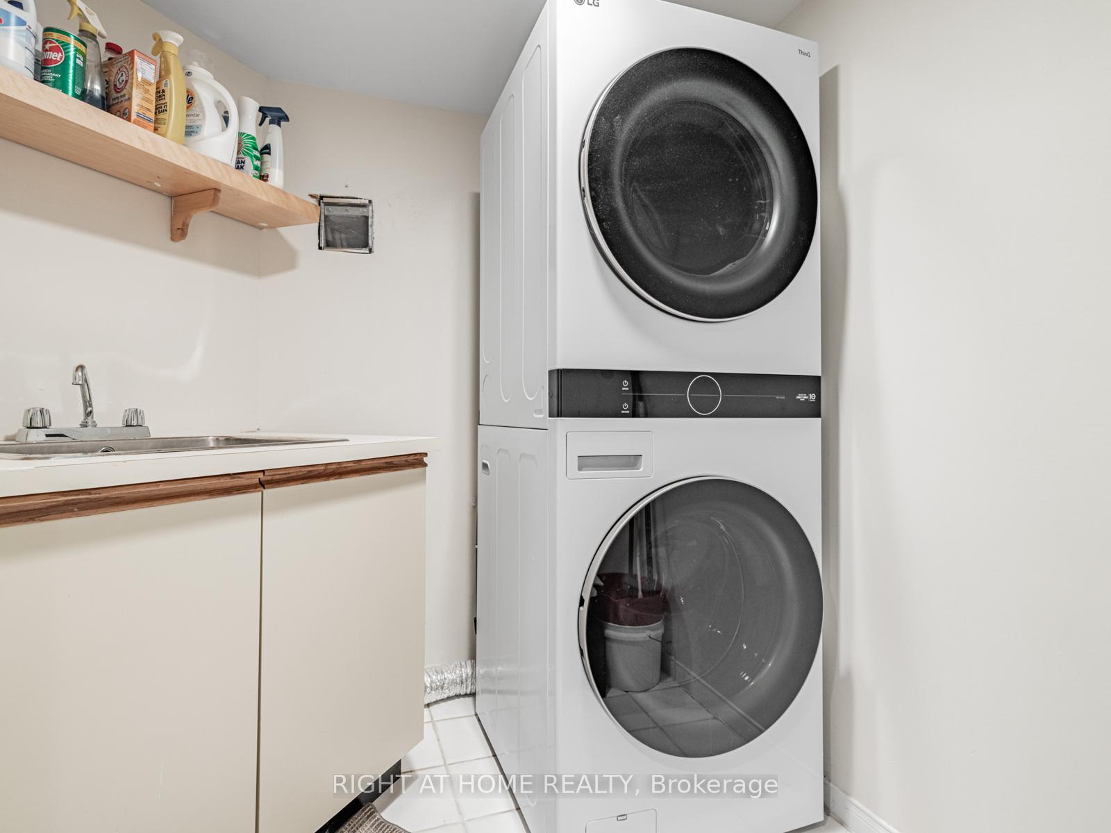 2 Bedrooms Condo at 100 Arbors, Vaughan For sale