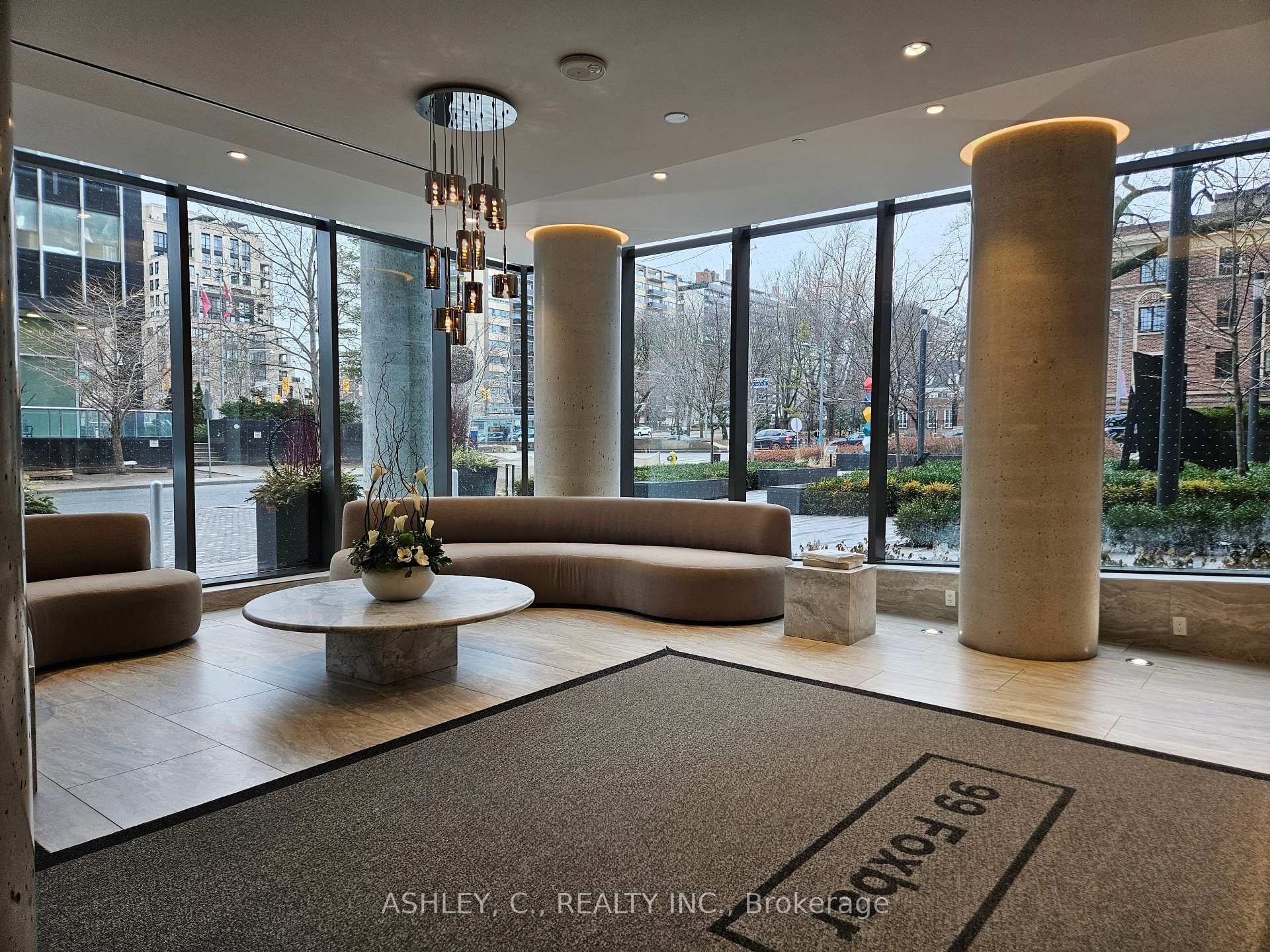 1 Bedroom Condo at 99 Foxbar,  Toronto For sale