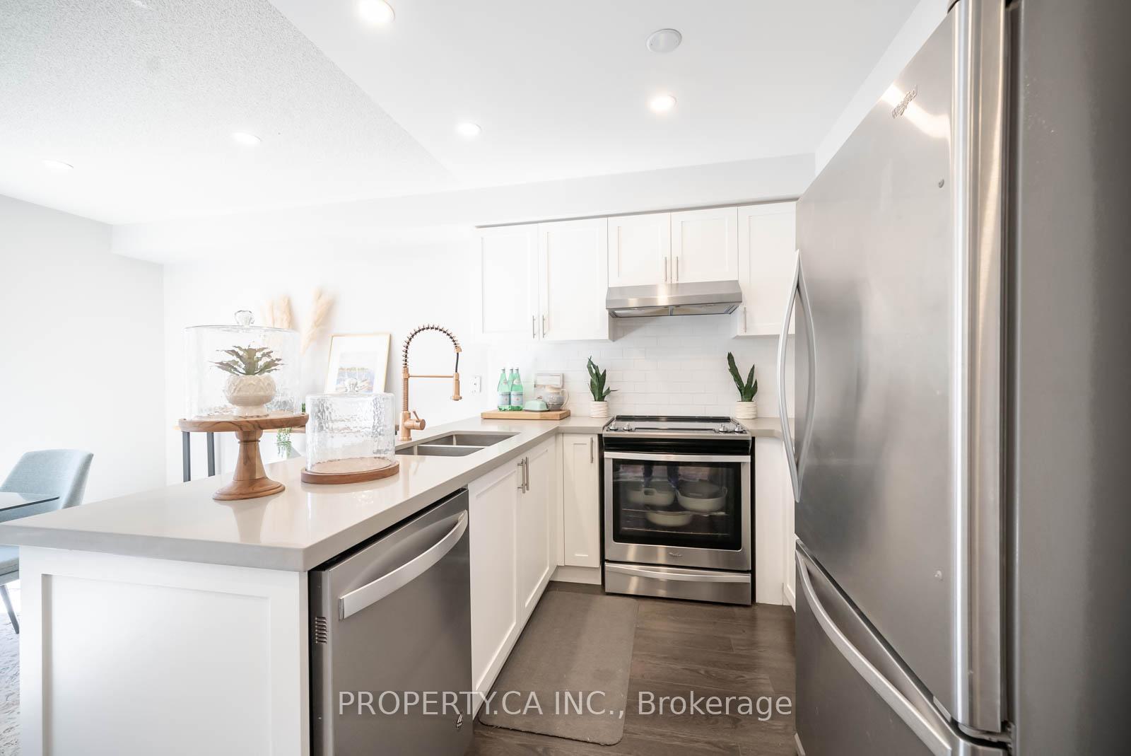 3 Bedrooms Condo at 601 Shoreline, Mississauga For sale