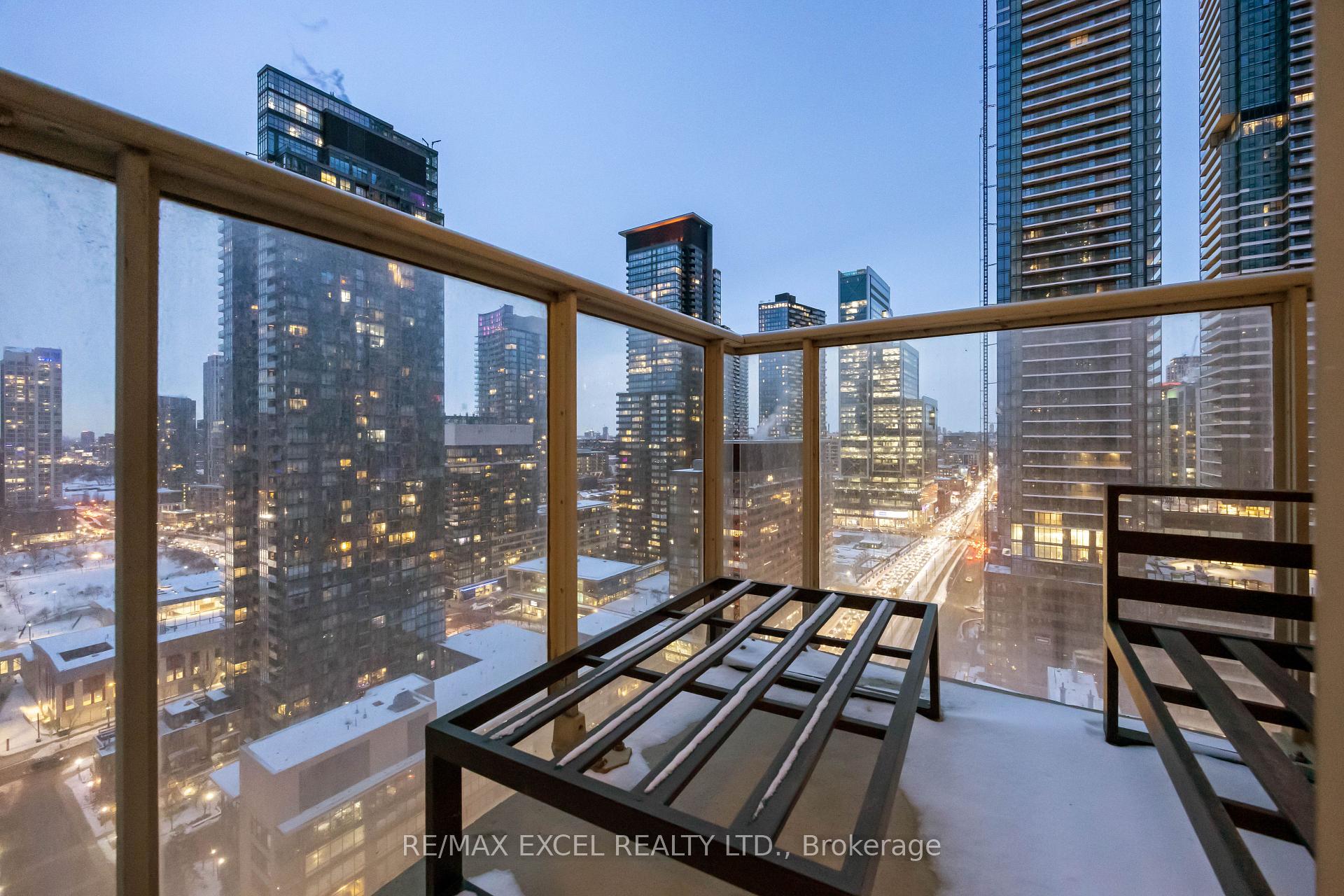 2 Bedrooms Condo at 35 Mariner, Toronto For sale