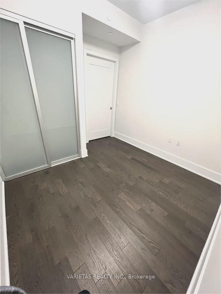 3 Bedrooms Condo at 585 Bloor,  Toronto For sale