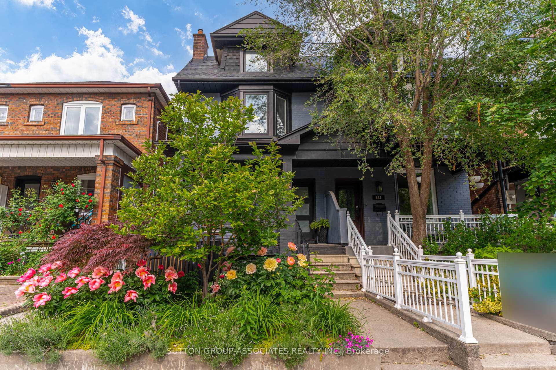 683 Manning Avenue, Toronto, ON M6G 2W3