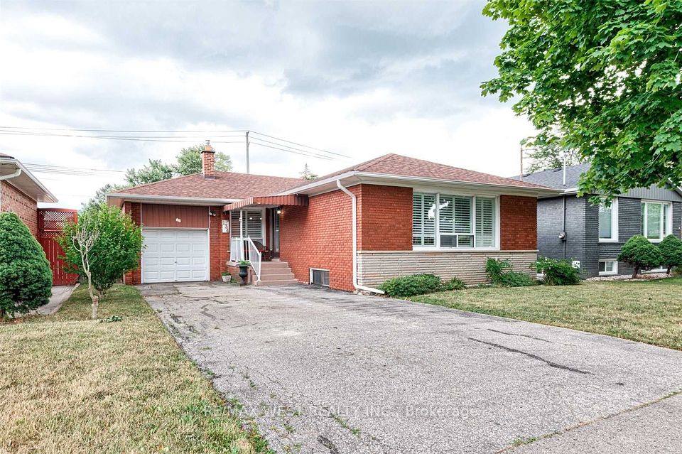 134 Sabrina Drive, Toronto, ON M9R 2K2