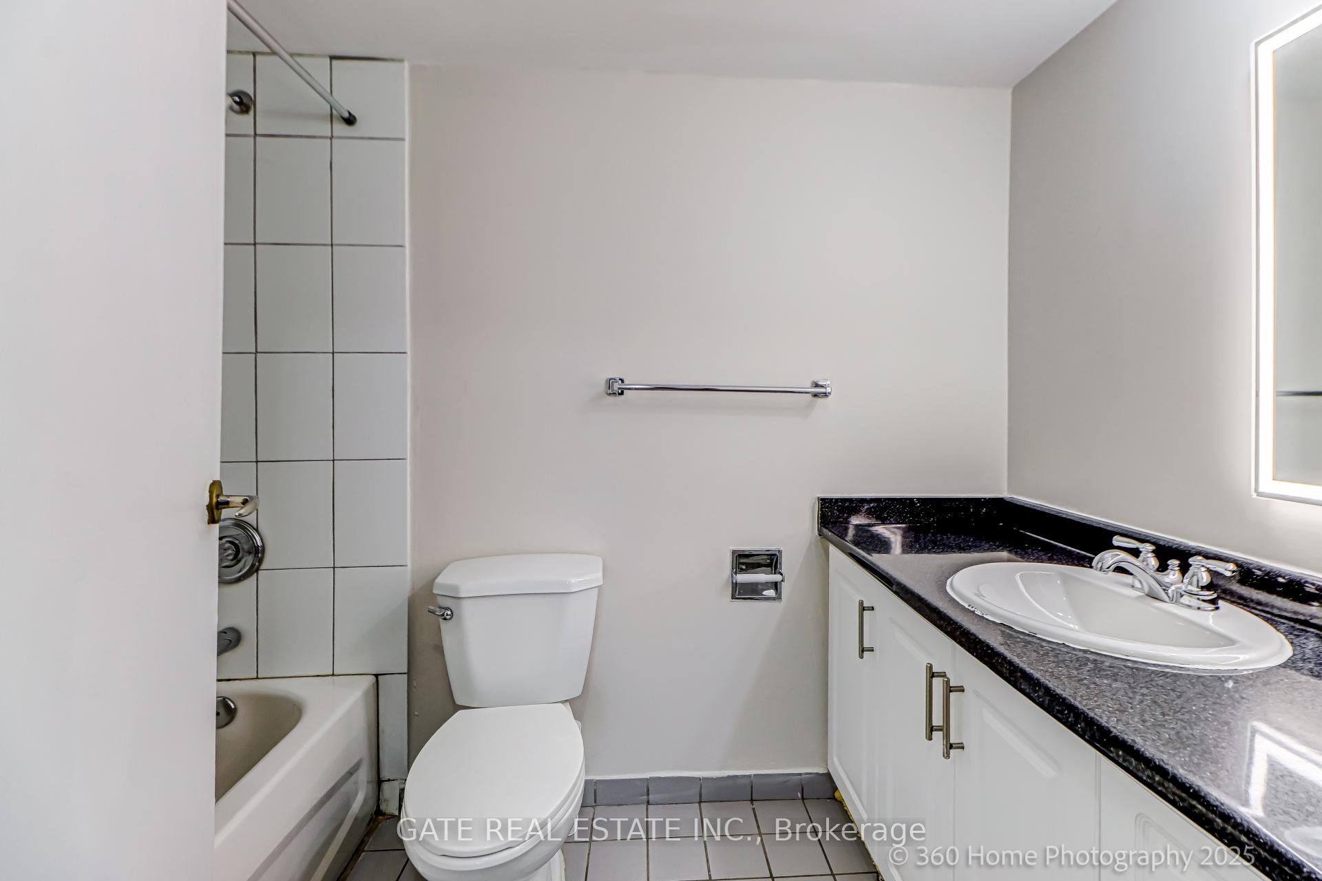 3 Bedrooms Condo at 10 Markbrook, Toronto For sale