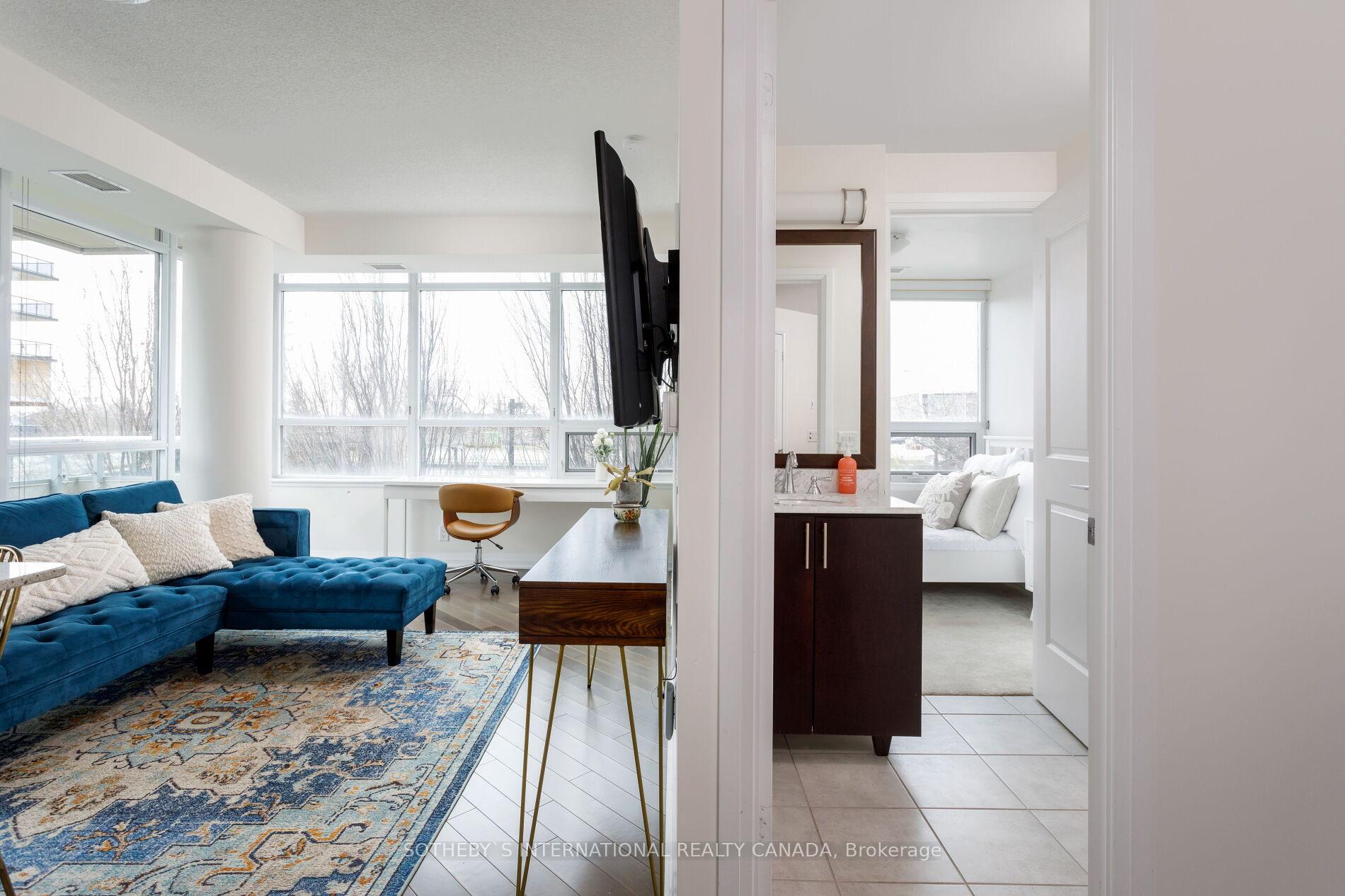 2 Bedrooms Condo at 1055 Southdown,  Mississauga For sale