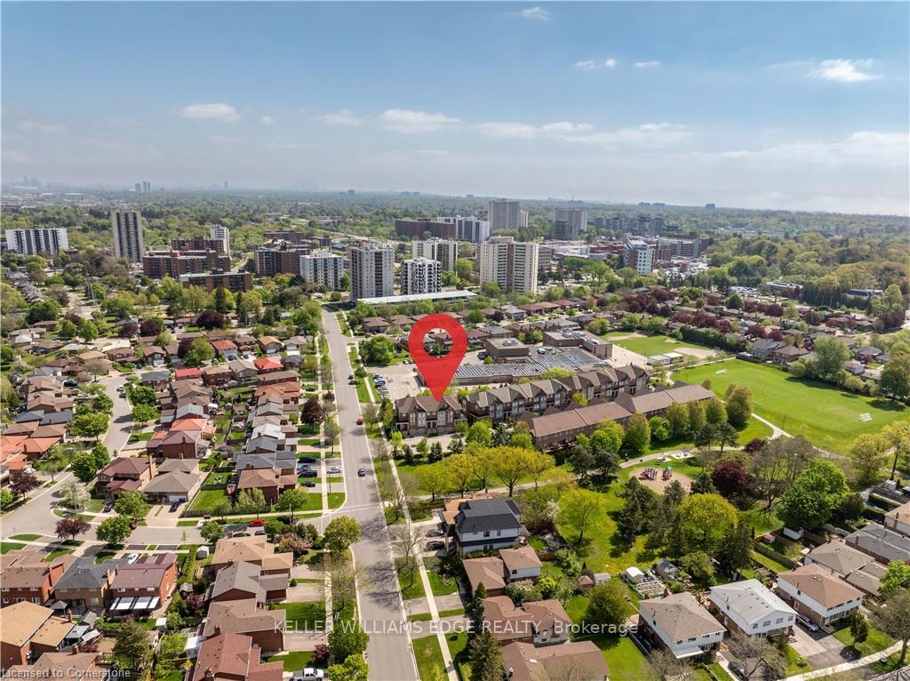 3 Bedrooms Condo at 230 Paisley, Mississauga For sale