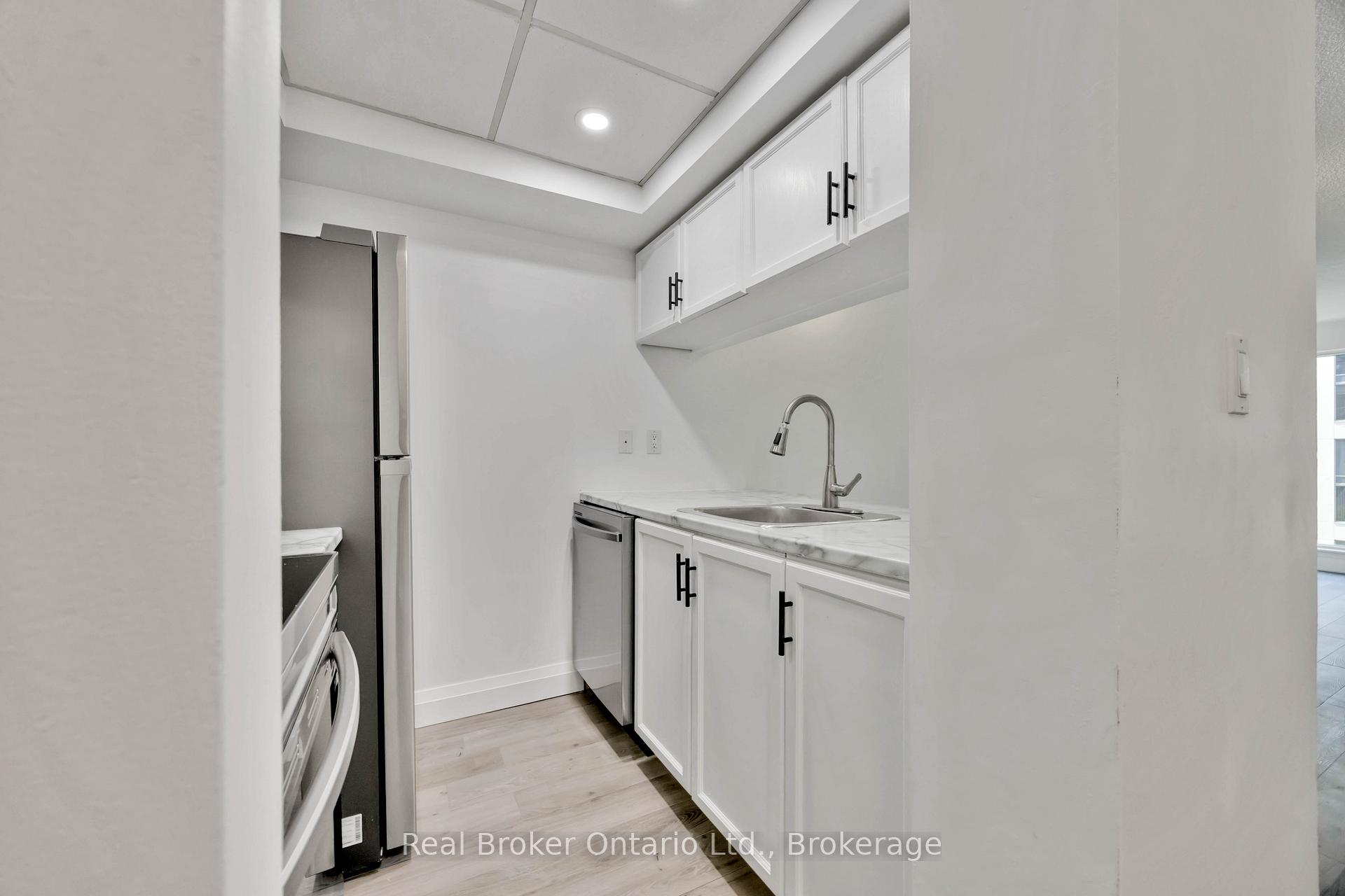 2 Bedrooms Condo at 222 The Esplanade, Toronto For sale