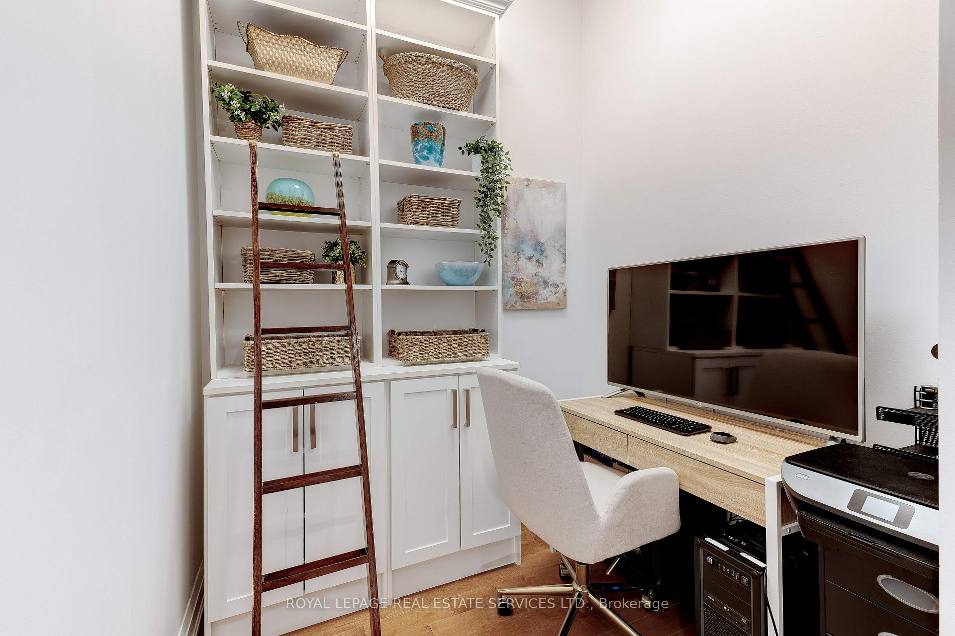 1 Bedroom Condo at 11 Bronte, Oakville For sale