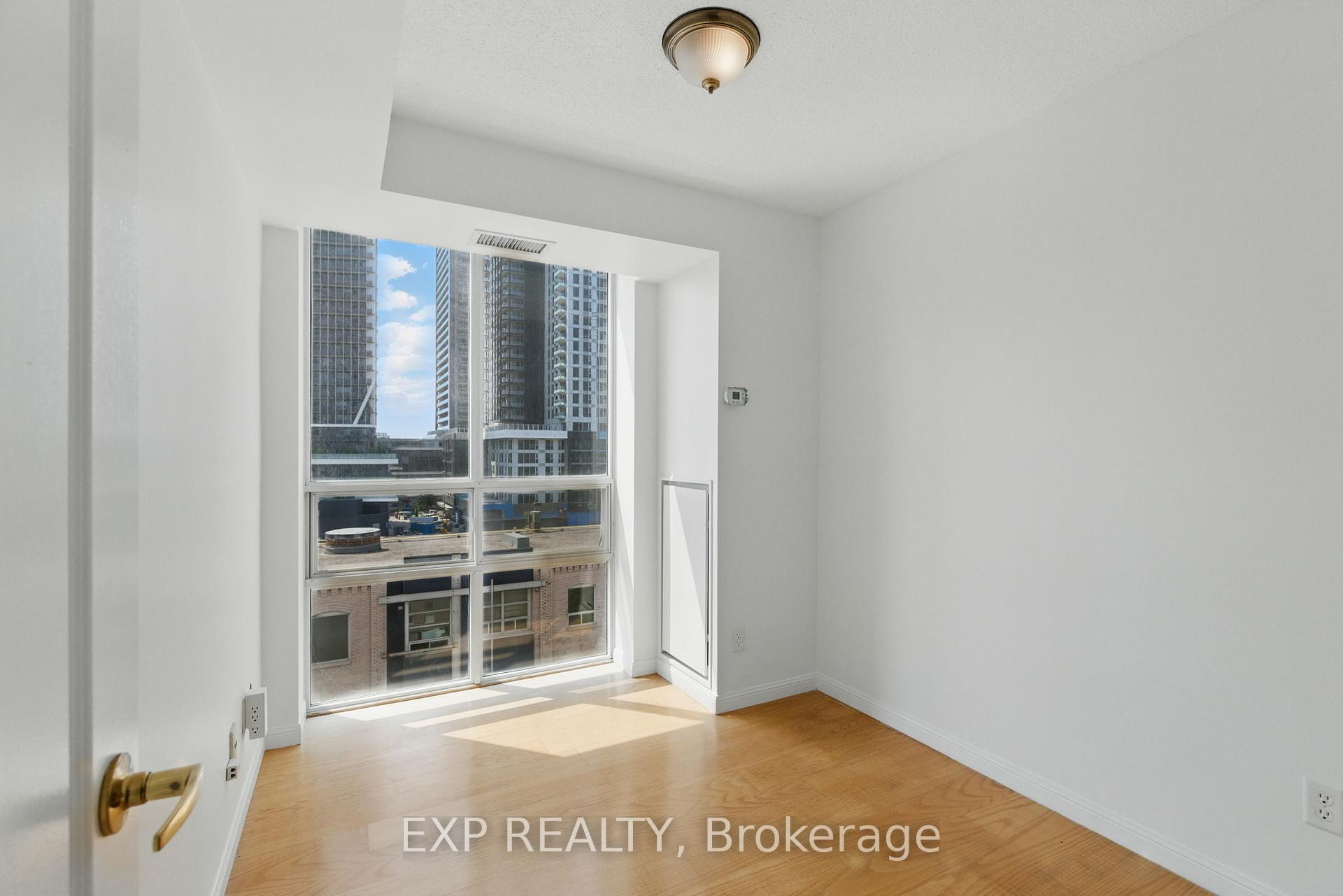 2 Bedrooms Condo at 18 Stafford, Toronto For sale