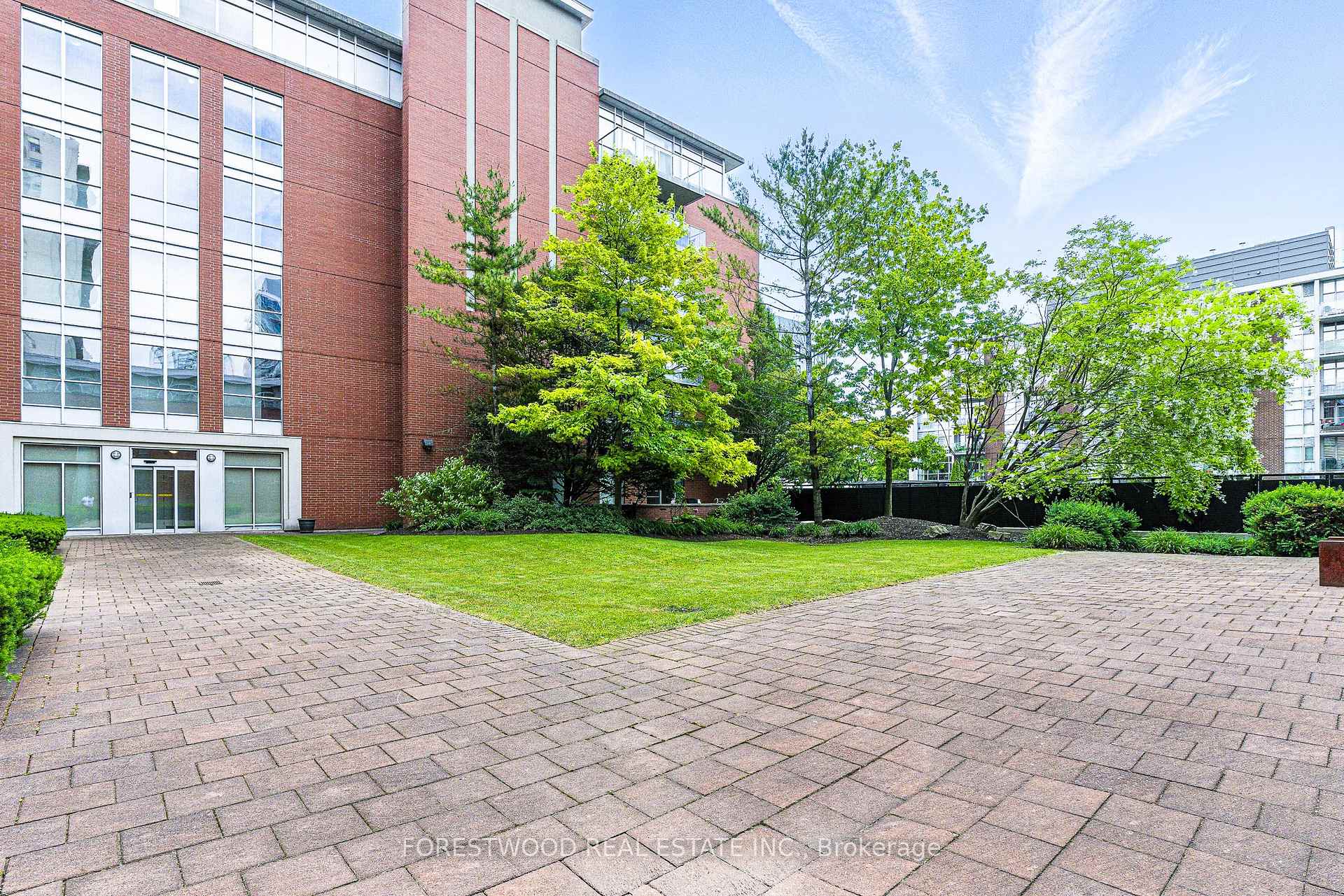 2 Bedrooms Condo at 80 Port, Mississauga For sale
