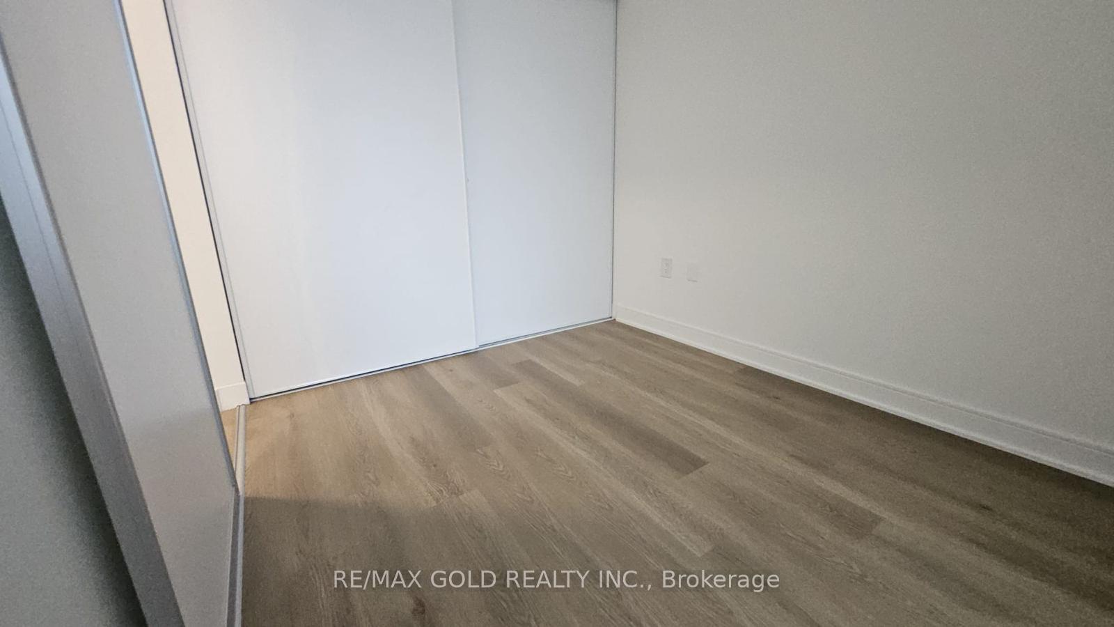 2 Bedrooms Condo at 86 Dundas, Mississauga For sale
