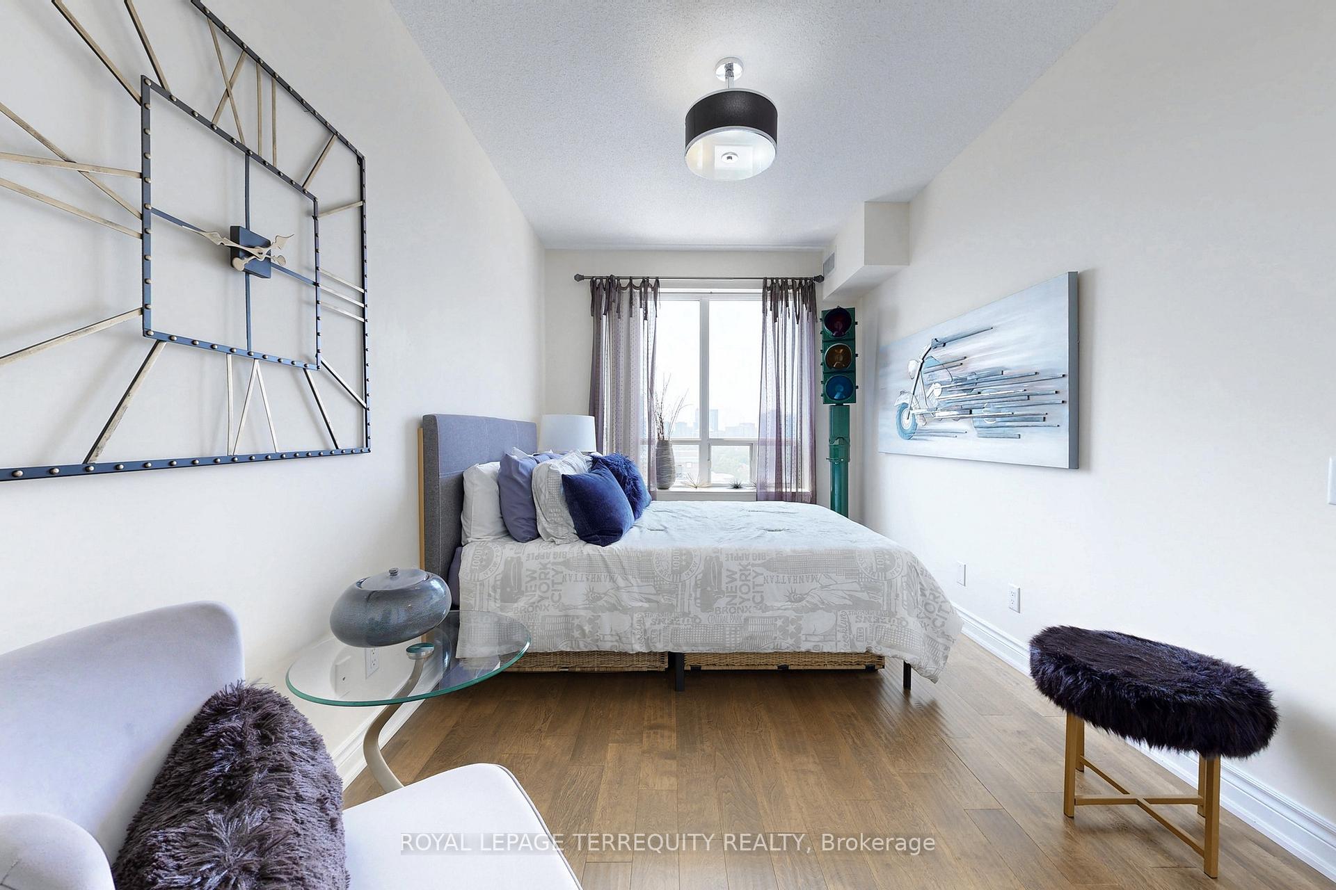 3 Bedrooms Condo at 2 Clairtrell, Toronto For sale