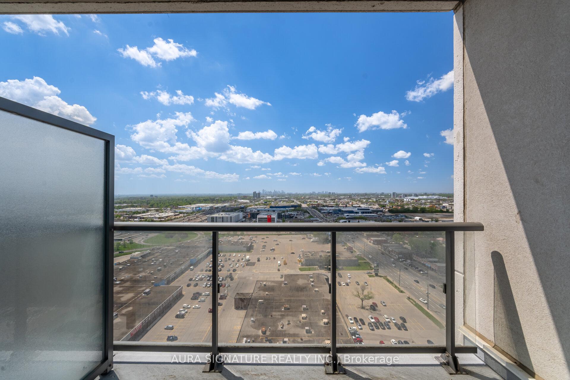 2 Bedrooms Condo at 15 Zorra, Toronto For sale