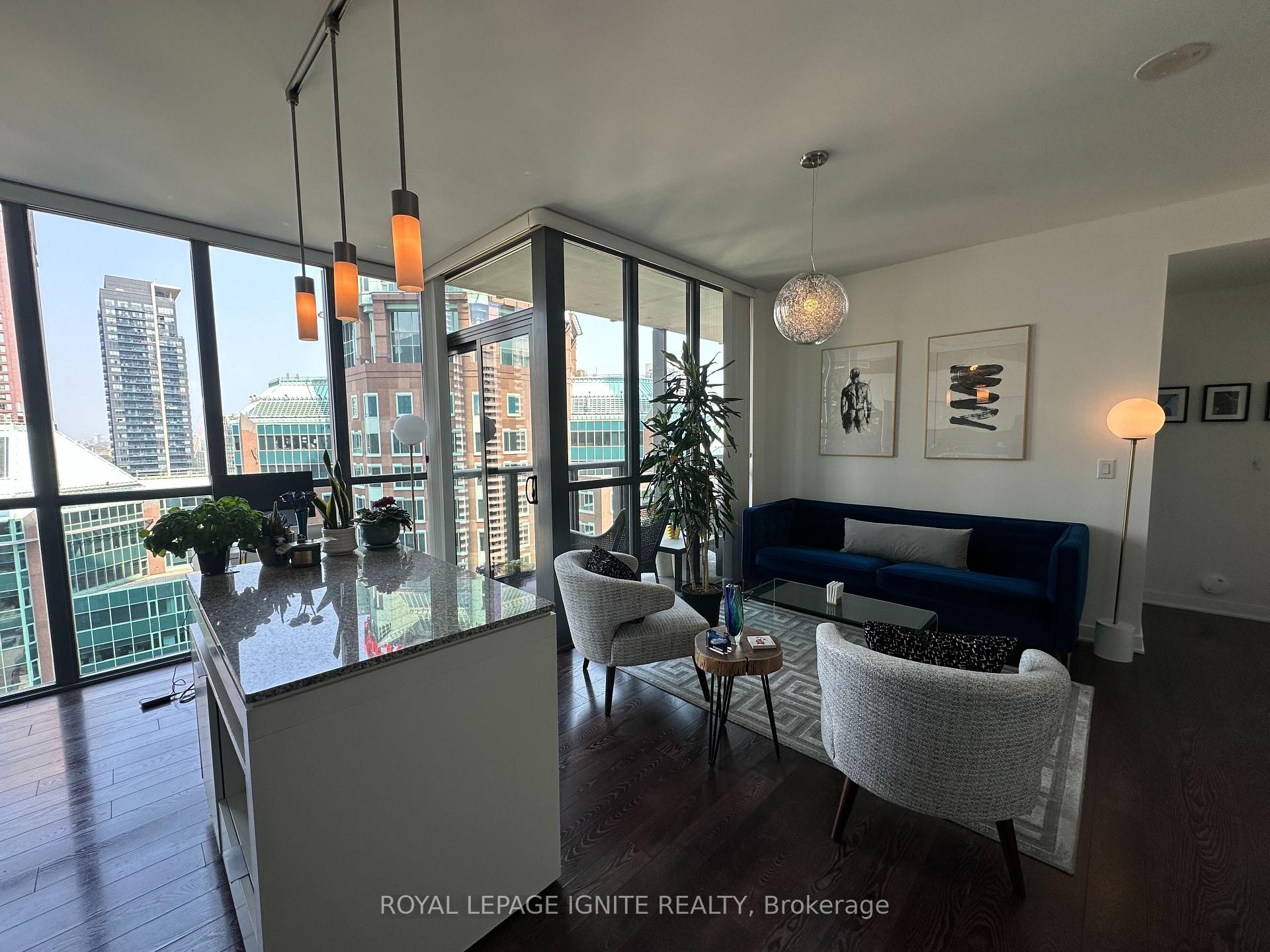 2 Bedrooms Condo at 110 Charles, Toronto For sale