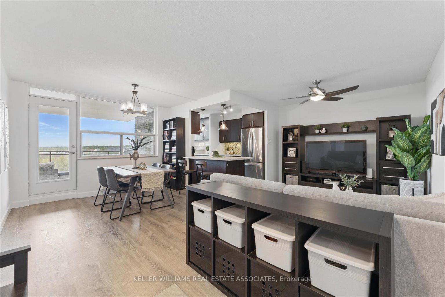 2 Bedrooms Condo at 966 Inverhouse, Mississauga For sale