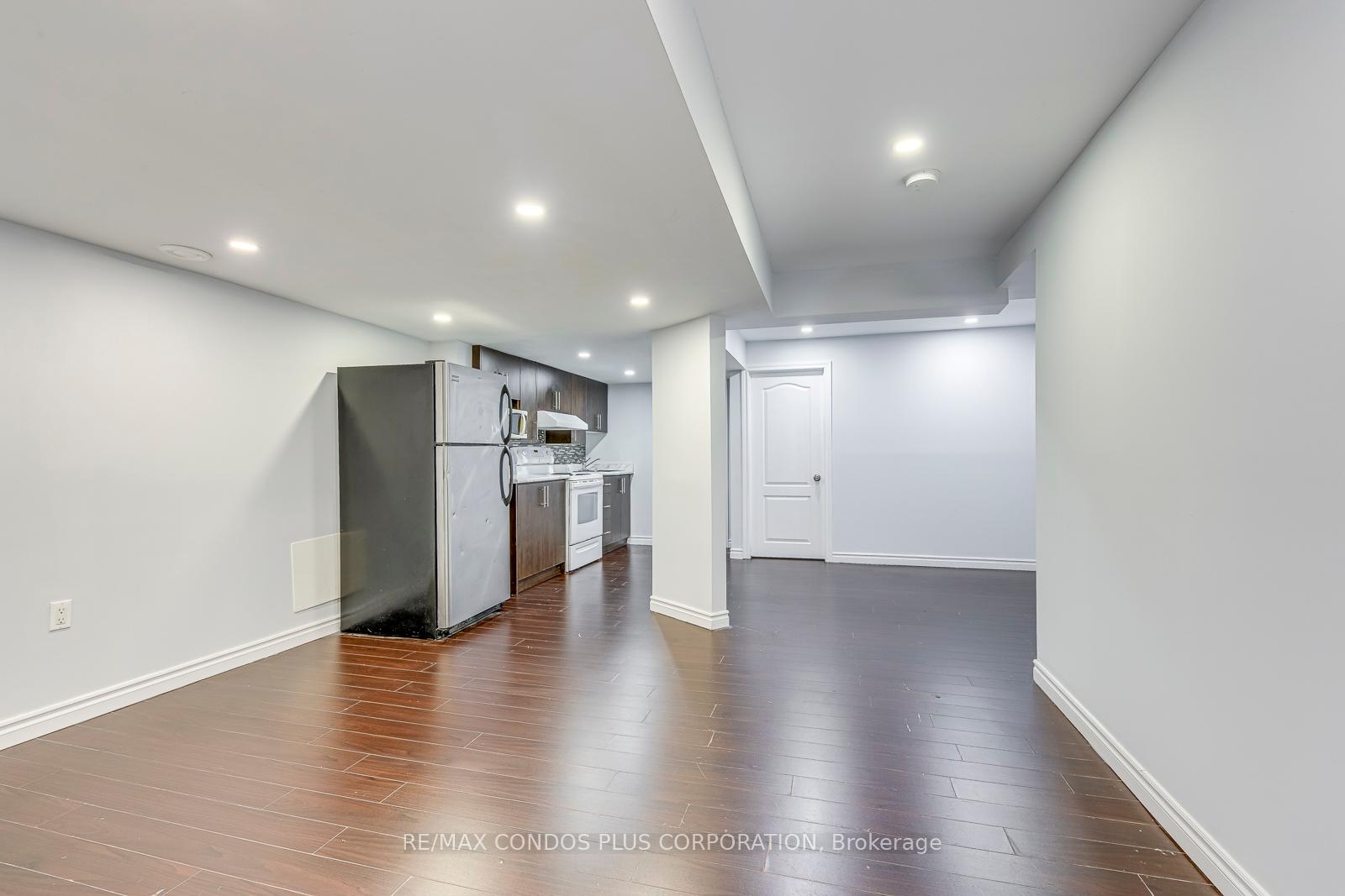 5 Bedrooms Condo at 1015 Galesway, Mississauga For sale
