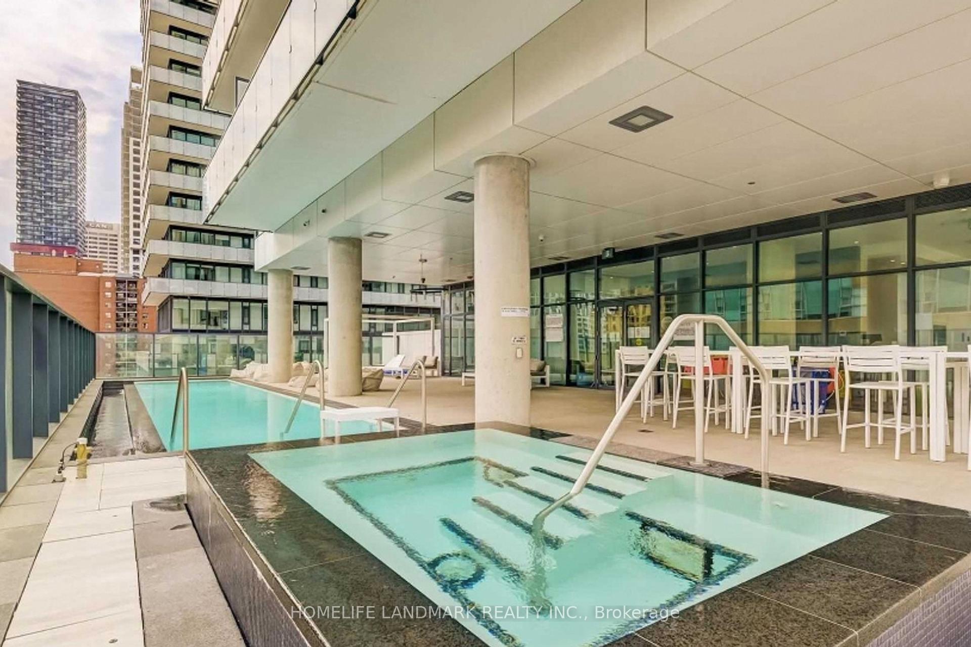 2 Bedrooms Condo at 185 Roehampton, Toronto For sale