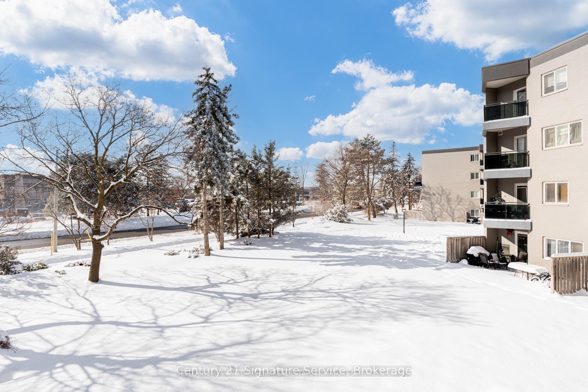 2 Bedrooms Condo at 2001 Bonnymede, Mississauga For sale